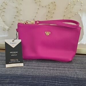 NWT PurseN Fuchsia Getaway Wristlet